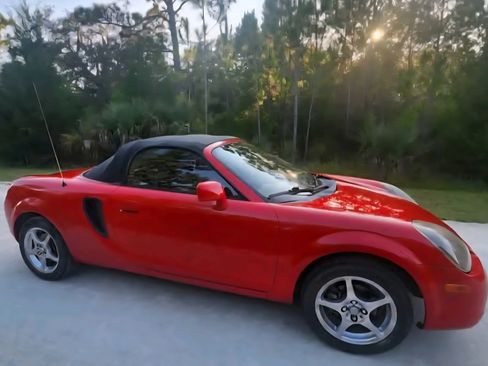 Used 2002 Toyota MR2 image 4