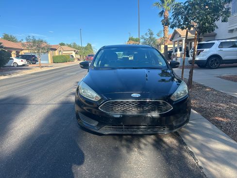 Used 2017 Ford Focus SE image 4