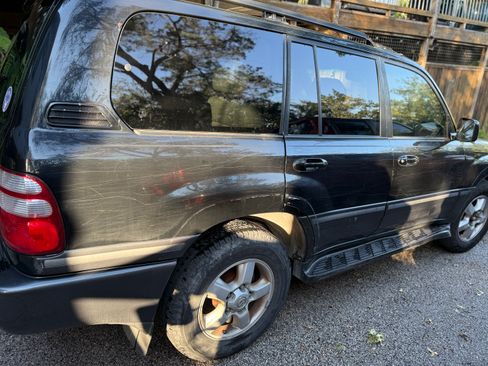 Used 2005 Toyota Land Cruiser Sport Utility 4D image 4