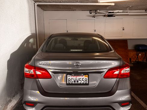 Used 2019 Nissan Sentra S image 9