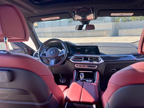 Used 2022 BMW X6 M50i w/ Executive Package image 10
