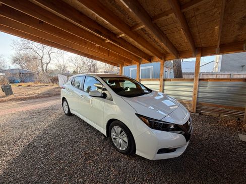 Used 2022 Nissan Leaf S image 2