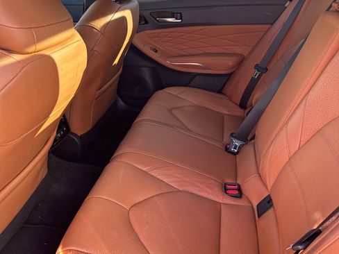 Used 2022 Toyota Avalon Limited image 10