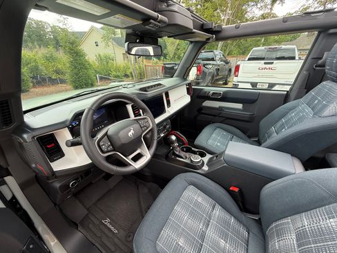 Used 2024 Ford Bronco Heritage Edition AWD/4WD image 10