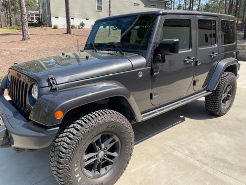 Used 2017 Jeep Wrangler Unlimited Sahara image 6