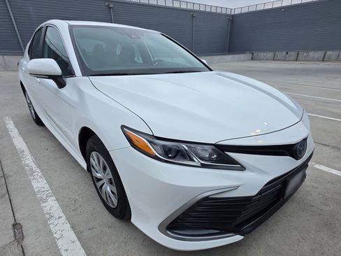 Used 2022 Toyota Camry LE image 1