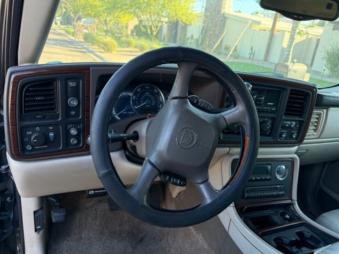 Used 2002 Cadillac Escalade Luxury image 6