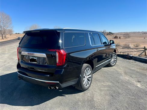 Used 2022 GMC Yukon XL Denali image 4