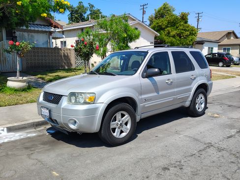 Used 2005 Ford Escape 2WD Hybrid image 1