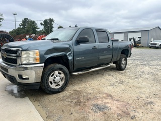 Used 2011 Chevrolet Silverado 2500 LT w/ Interior Plus Package AWD/4WD image 4
