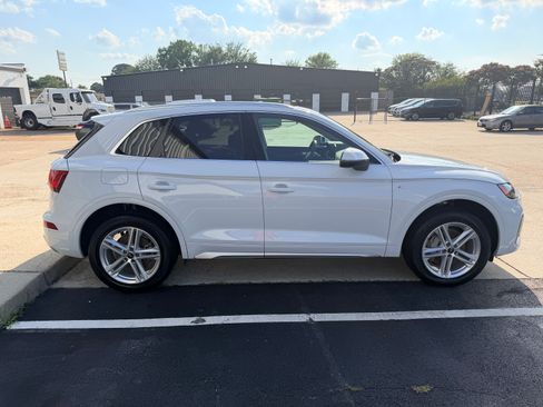 Used 2024 Audi Q5 e Premium Plus w/ Premium Plus Package AWD/4WD image 1
