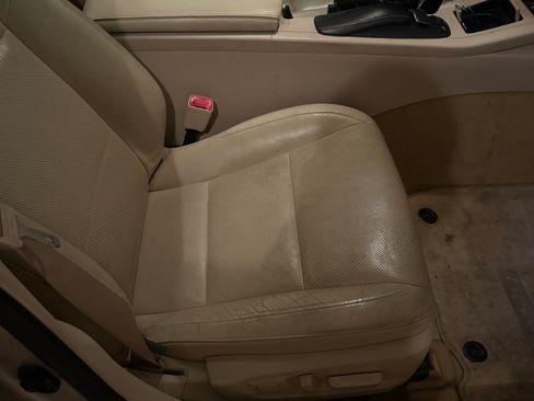 Used 2013 Lexus ES 350 w/ Luxury Pkg image 2