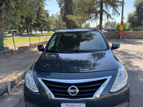 Used 2016 Nissan Versa S FWD image 4