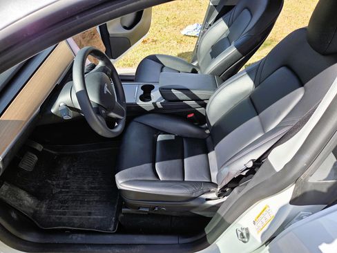 Used 2022 Tesla Model Y Long Range image 10