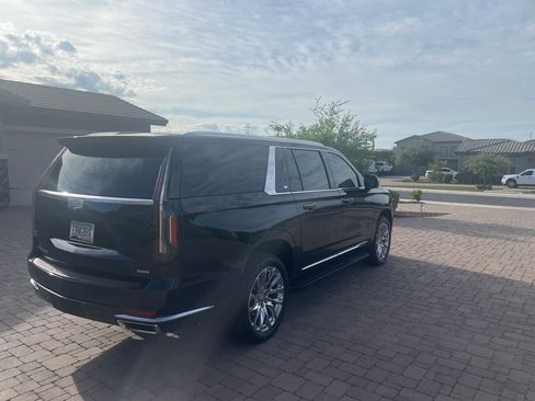 Used 2023 Cadillac Escalade ESV Premium Luxury w/ LPO, Radiant Package AWD/4WD image 10