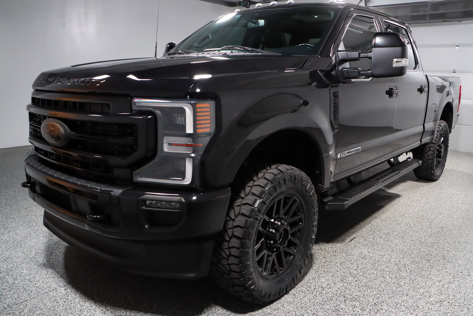 Used 2022 Ford F250 Lariat w/ Black Appearance Pkg AWD/4WD image 23