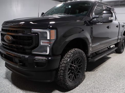 Used 2022 Ford F250 Lariat w/ Black Appearance Pkg AWD/4WD image 23