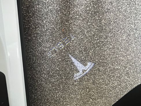 Used 2022 Tesla Model Y Long Range image 13