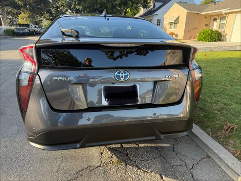 Used 2018 Toyota Prius Three Touring image 10