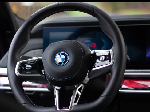 Used 2024 BMW i7 M70 image 8