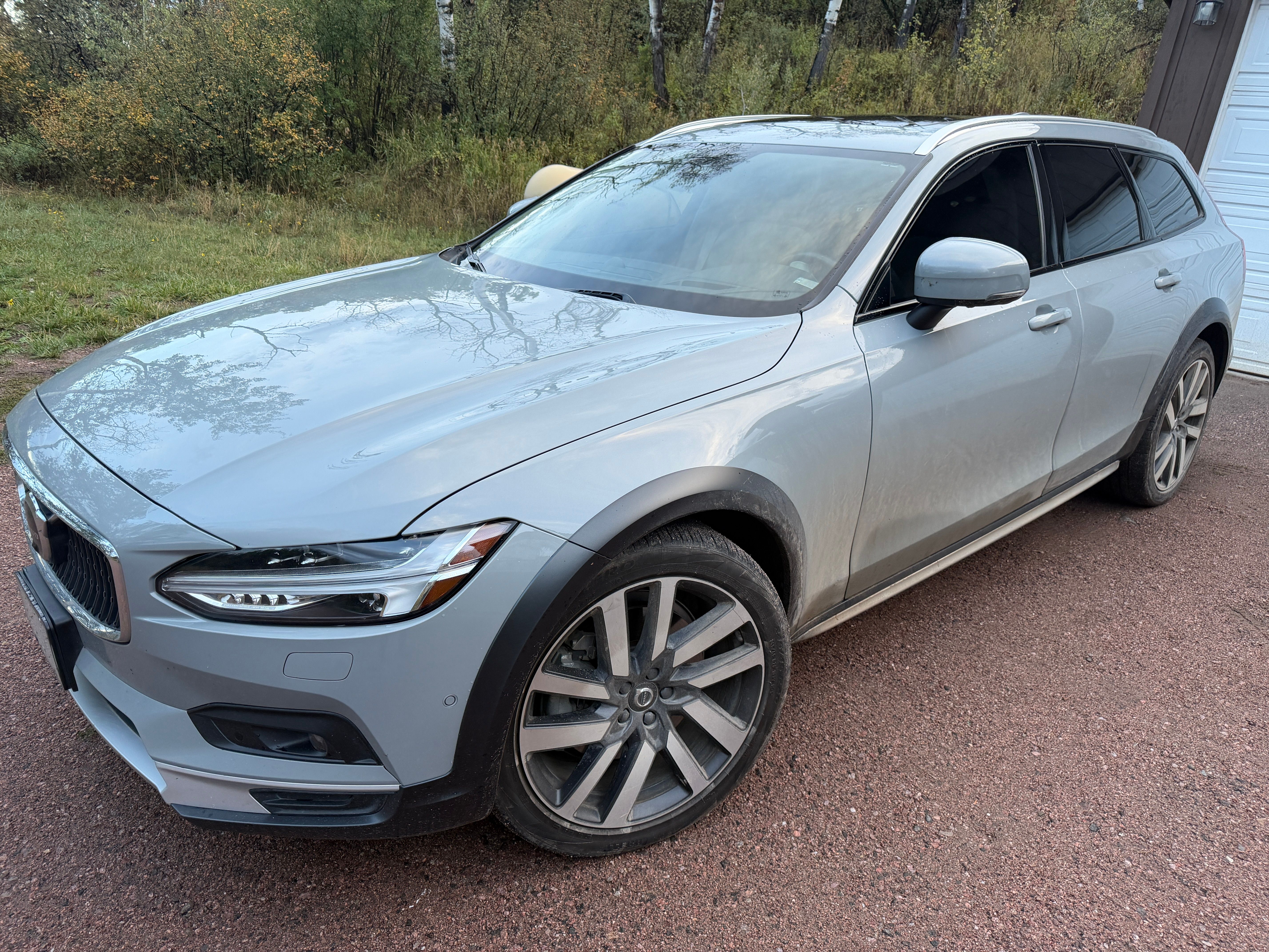 Used 2024 Volvo V90 B6 Cross Country Ultimate AWD/4WD image 2