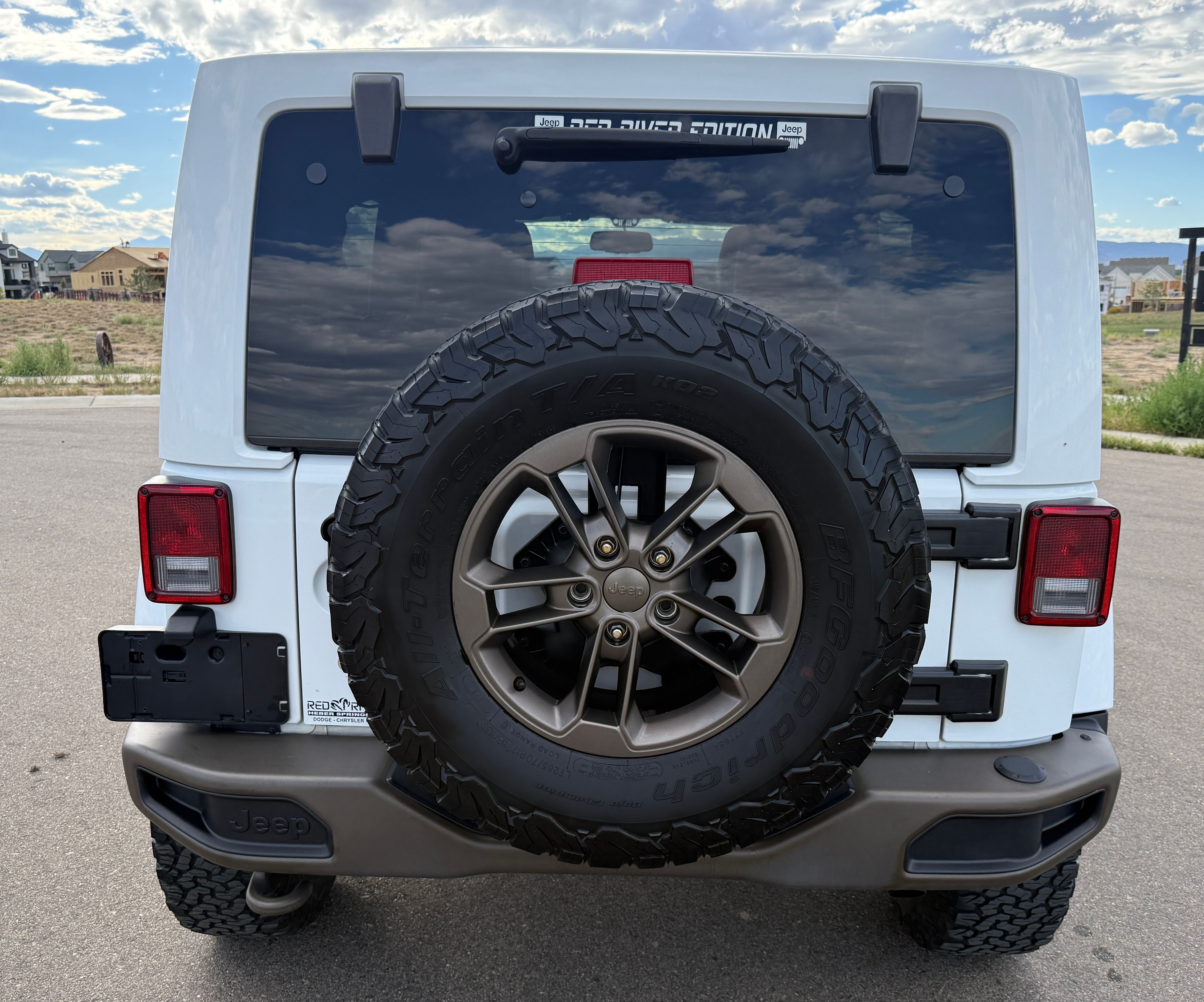 Used 2017 Jeep Wrangler Unlimited Sahara AWD/4WD image 5