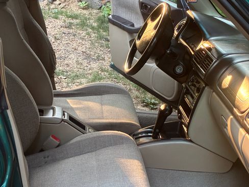 Used 2001 Subaru Forester L AWD/4WD image 6