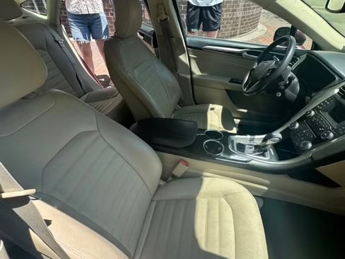 Used 2013 Ford Fusion SE FWD image 11