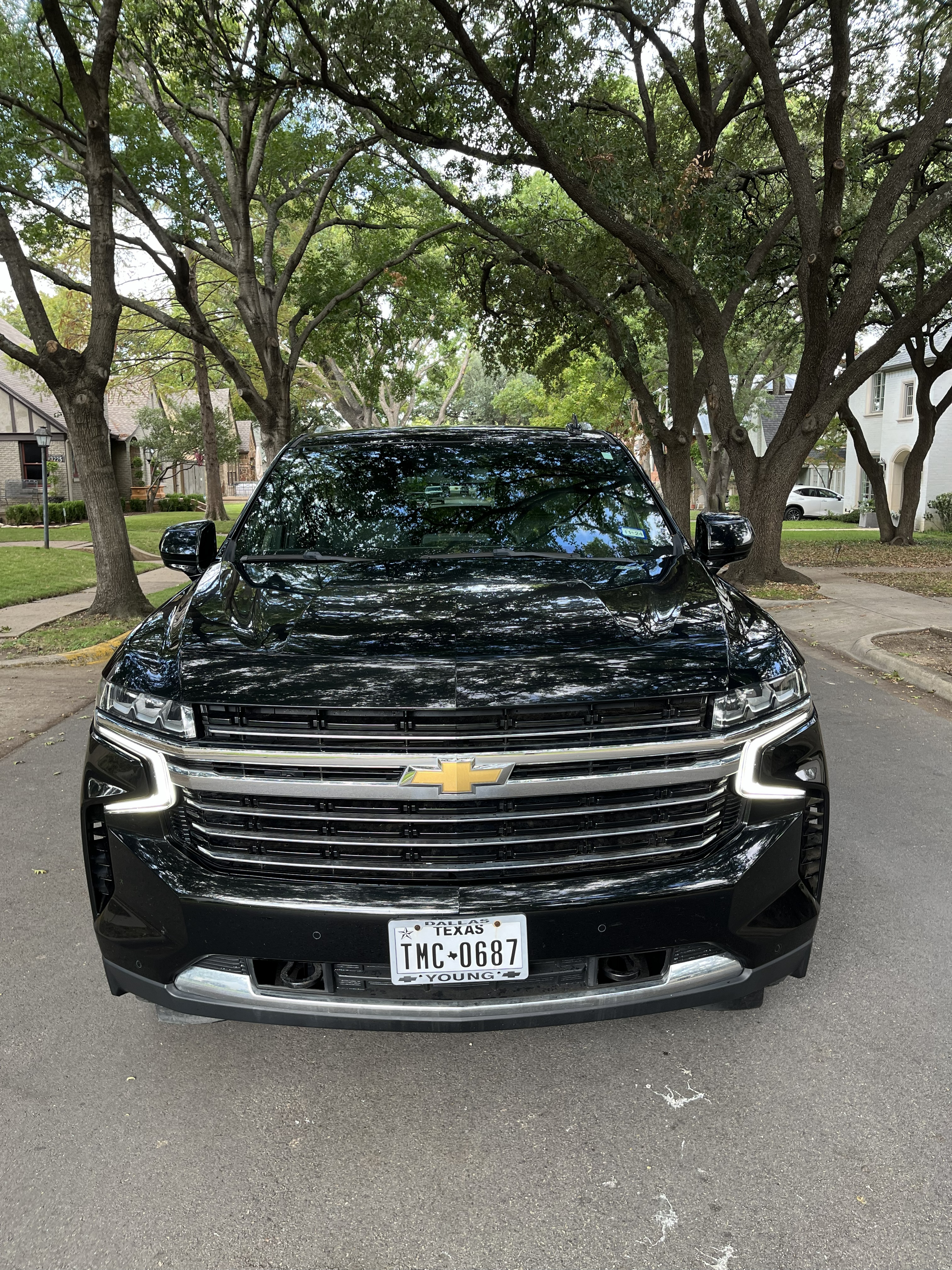 Used 2022 Chevrolet Suburban LT AWD/4WD image 2