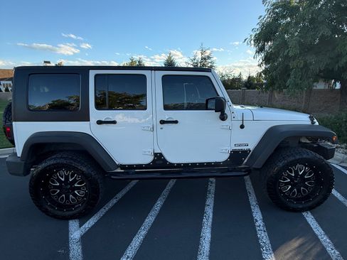 Used 2010 Jeep Wrangler Unlimited Sport AWD/4WD image 5