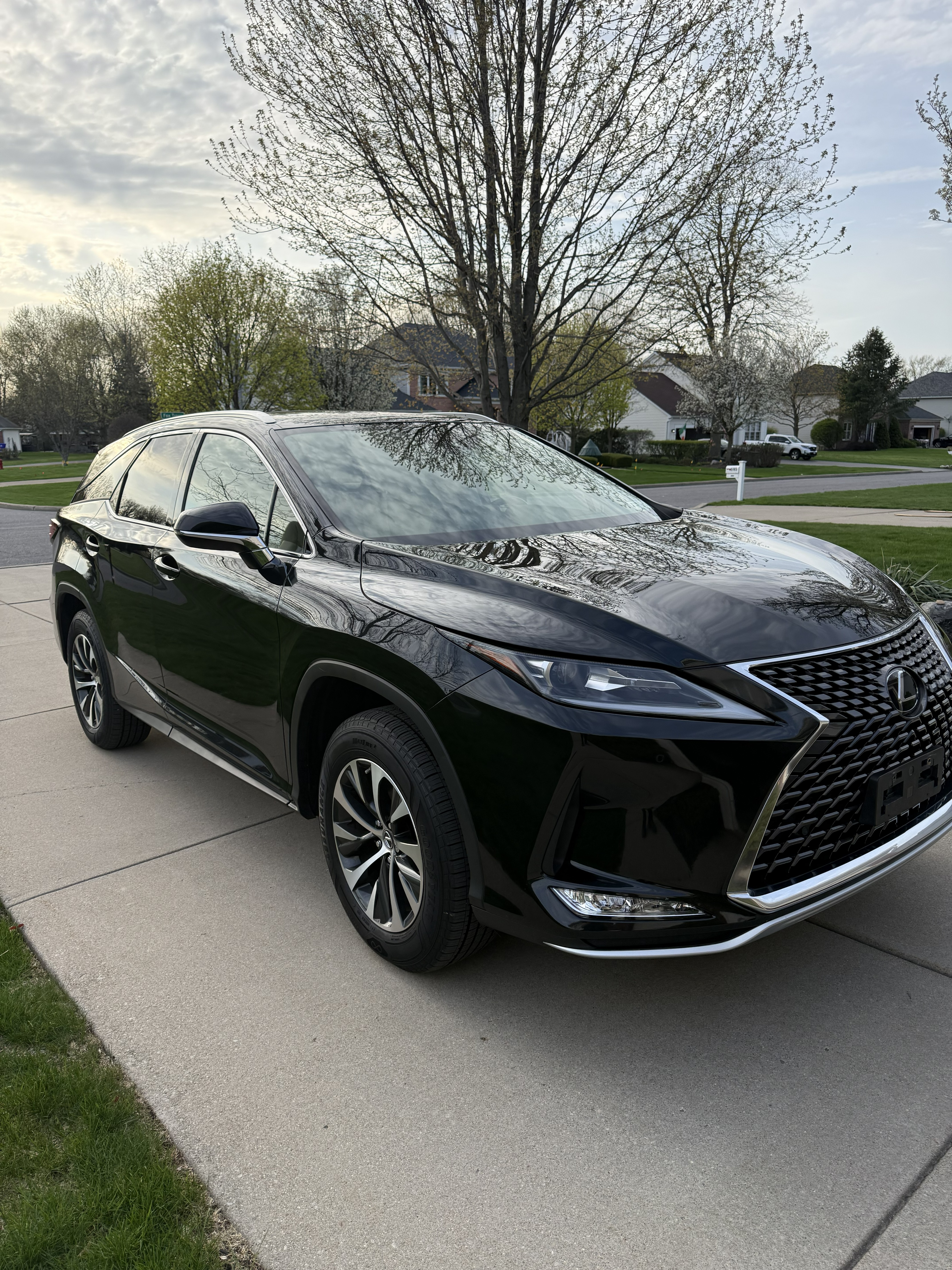 Used 2022 Lexus RX 350L Premium w/ Premium Package AWD/4WD image 2