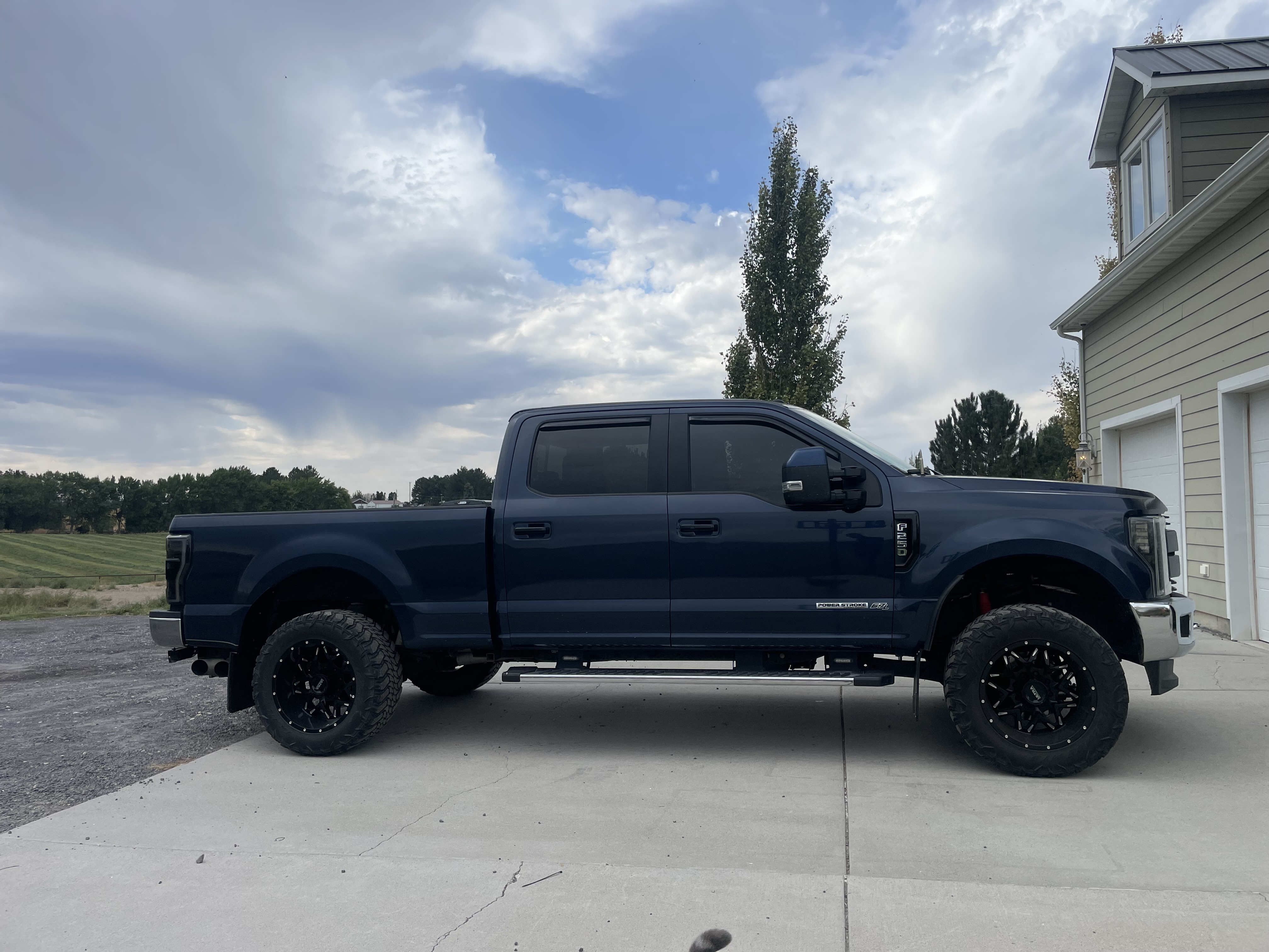 Used 2017 Ford F250 Lariat w/ Lariat Ultimate Package AWD/4WD image 4