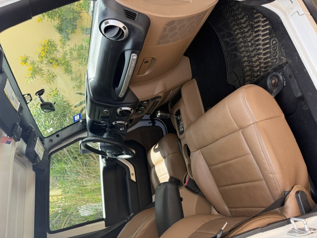 Used 2012 Jeep Wrangler Unlimited Rubicon w/ Connectivity Group AWD/4WD image 13