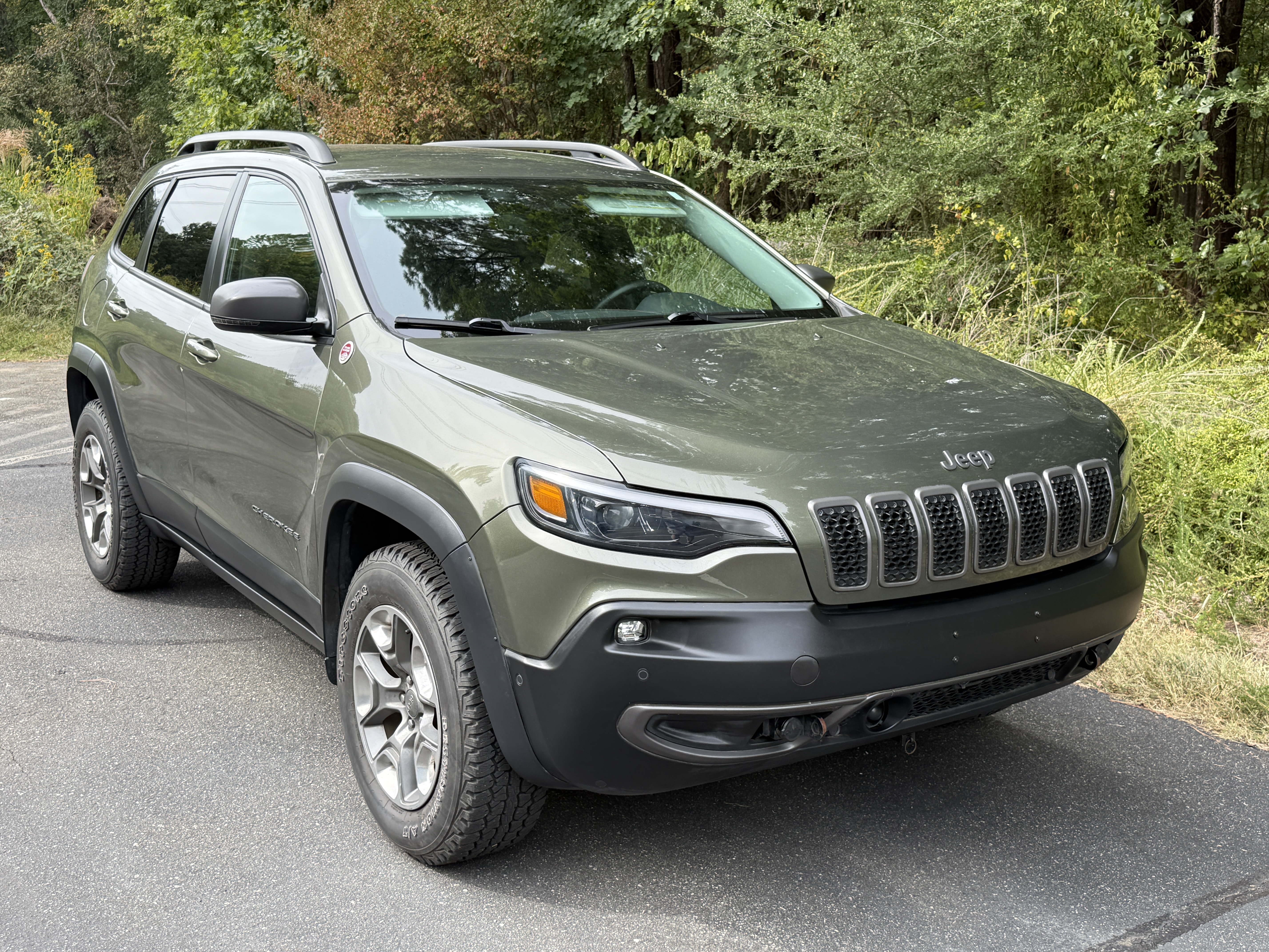 Used 2019 Jeep Cherokee Trailhawk AWD/4WD image 8