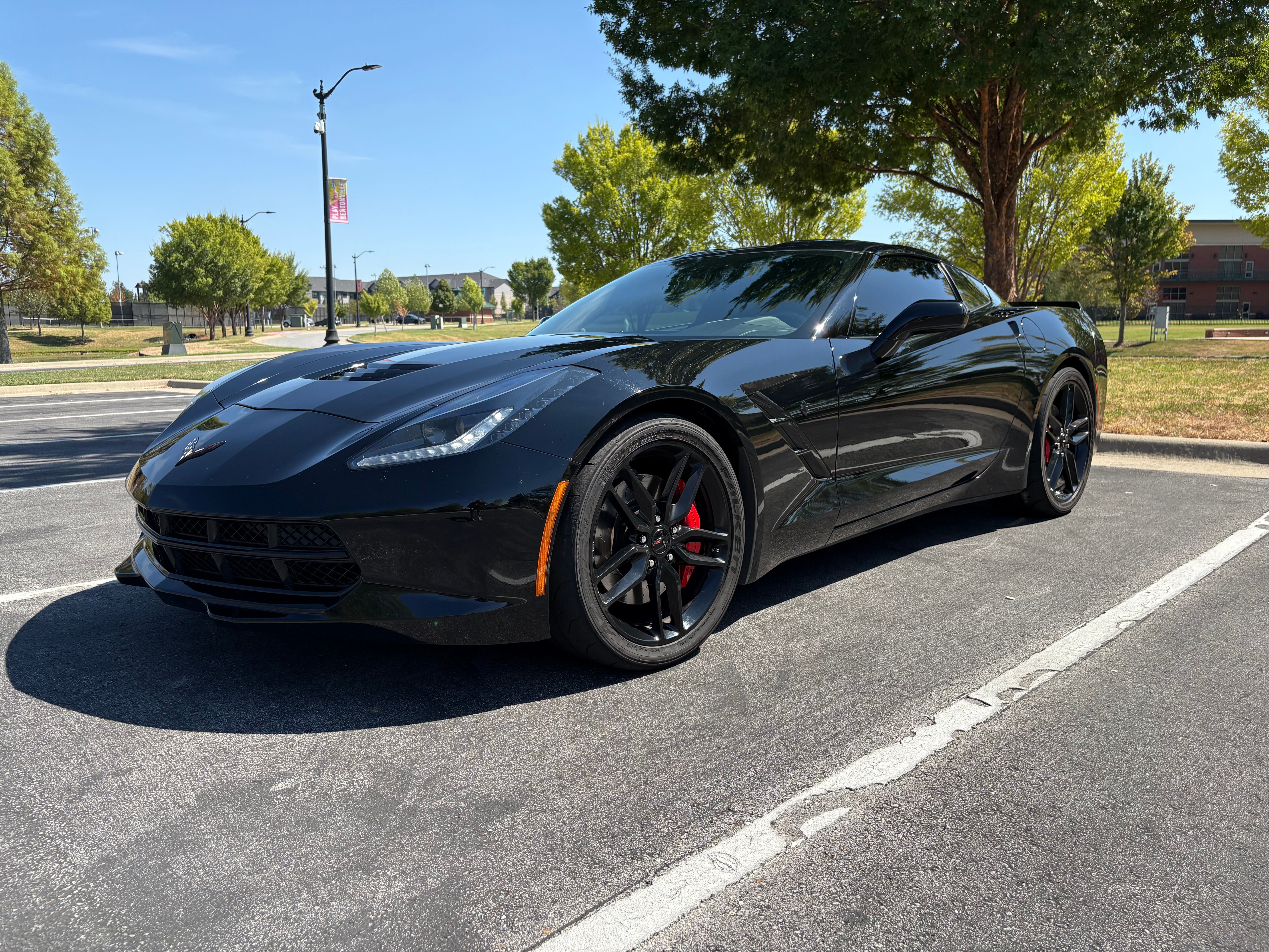 Used 2019 Chevrolet Corvette Stingray Coupe w/ Carbon Flash Badge Package RWD image 2