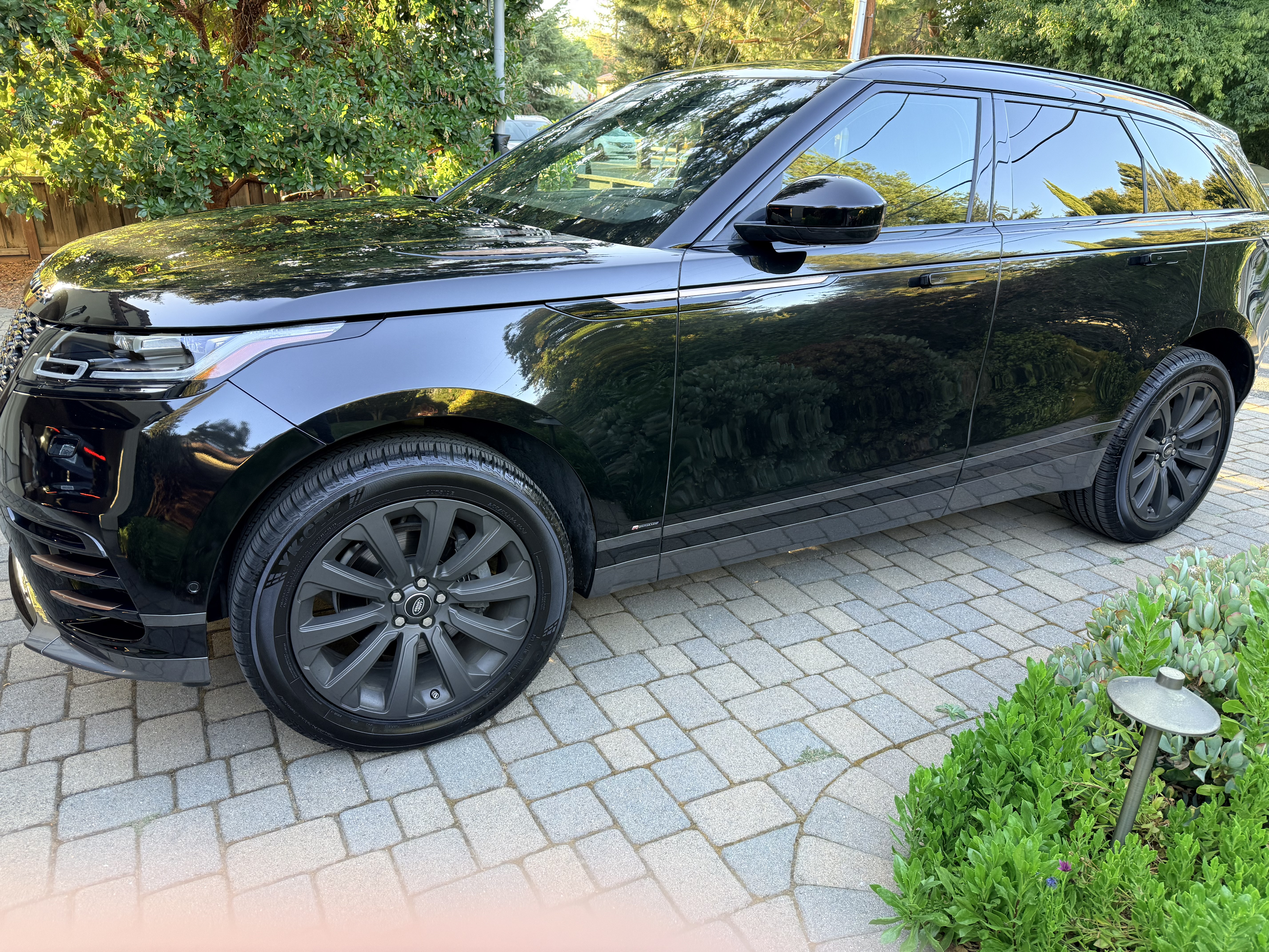 Used 2018 Land Rover Range Rover Velar R-Dynamic SE AWD/4WD image 5