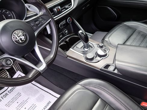 Used 2018 Alfa Romeo Stelvio Ti Lusso image 6