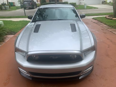 Used 2013 Ford Mustang GT Premium w/ Electronics Pkg RWD image 17