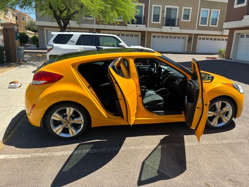 Used 2016 Hyundai Veloster w/ Option Group 02 image 5