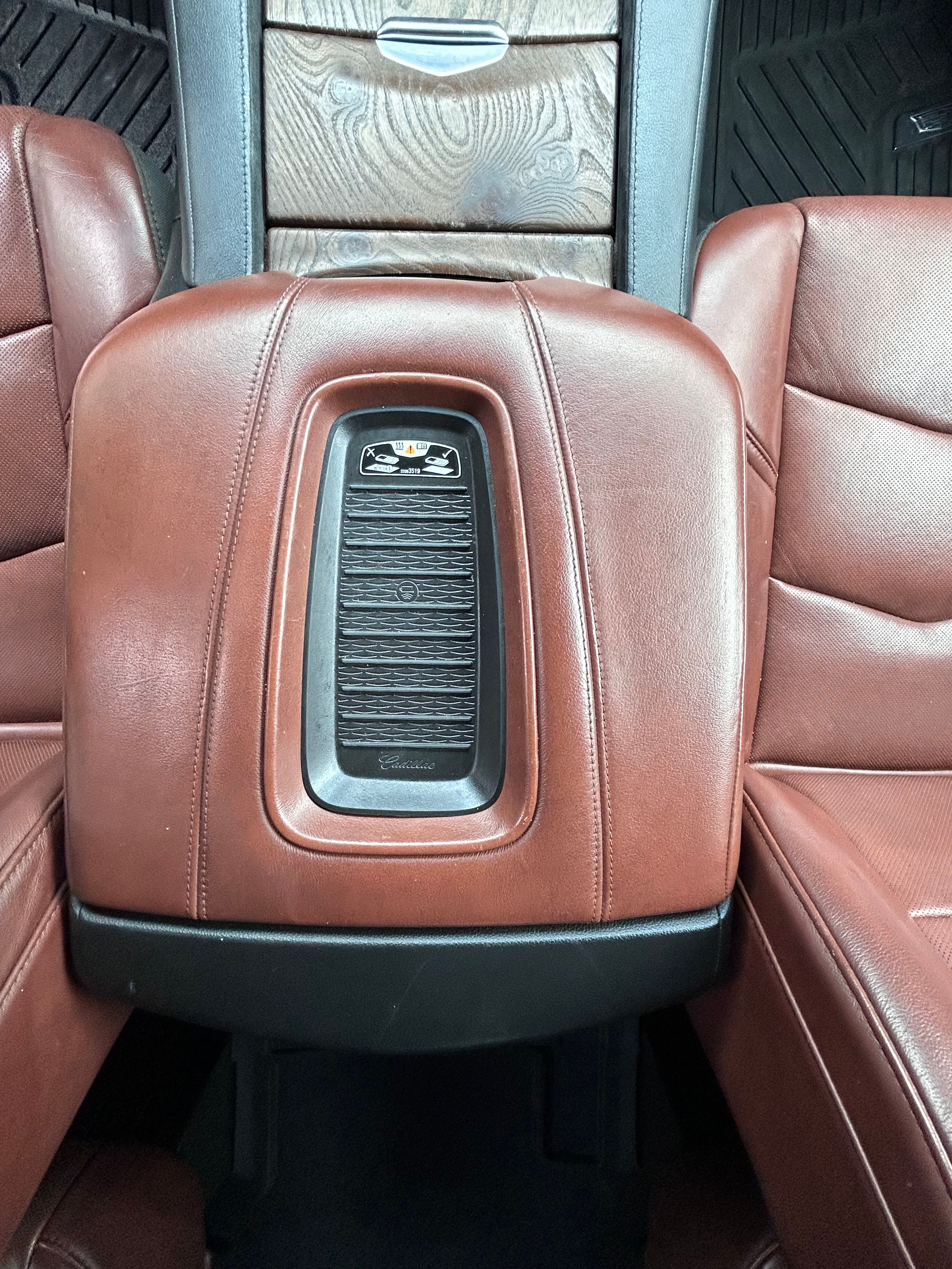 Used 2019 Cadillac Escalade Luxury AWD/4WD image 27