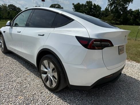 Used 2023 Tesla Model Y Long Range AWD/4WD image 4