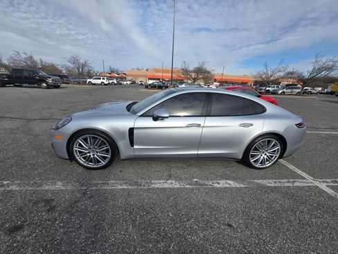 Used 2018 Porsche Panamera image 1