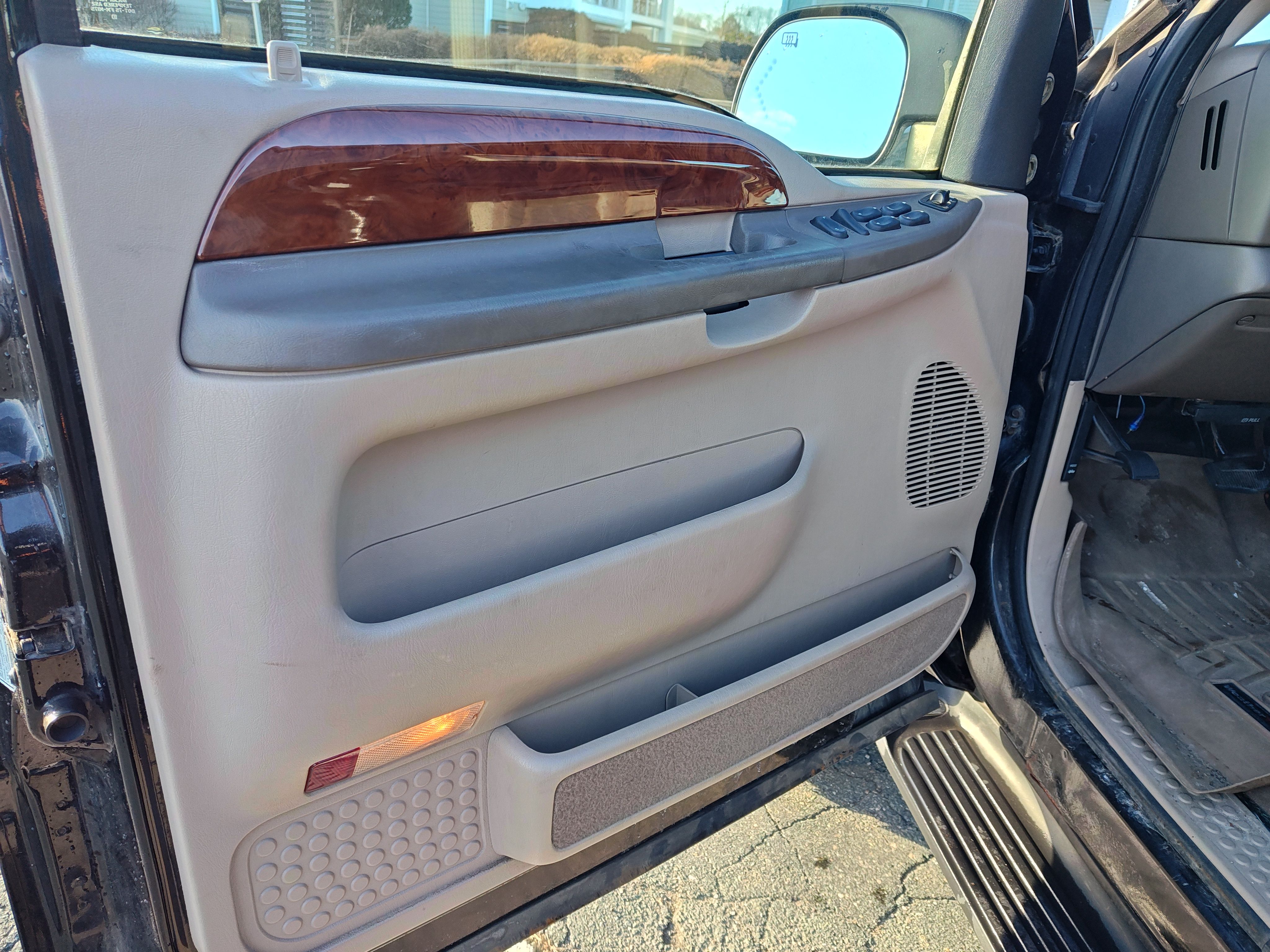 Used 2001 Ford Excursion Limited AWD/4WD image 17