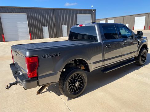 Used 2022 Ford F250 XLT w/ Black Appearance Package AWD/4WD image 5