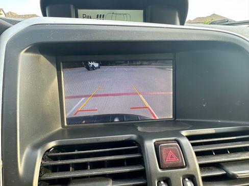 Used 2010 Volvo XC60 T6 R-Design image 9