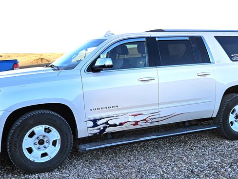 Used 2016 Chevrolet Suburban LTZ image 6