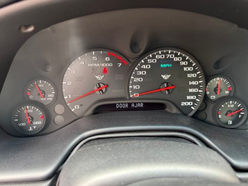 Used 2000 Chevrolet Corvette Coupe image 25