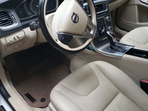 Used 2015 Volvo V60 T5 Premier w/ Convenience Package FWD image 5