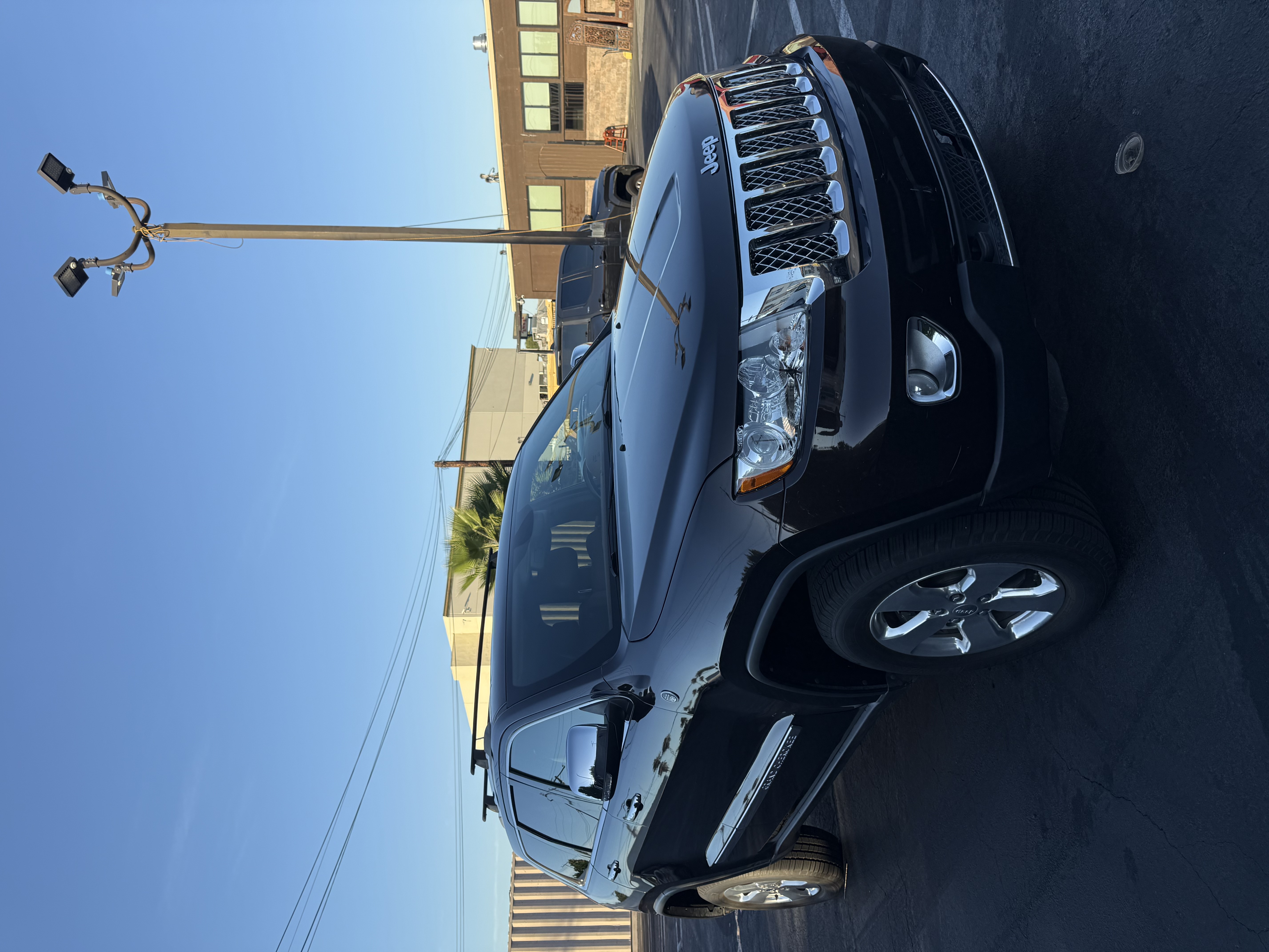Used 2012 Jeep Grand Cherokee Overland Summit AWD/4WD image 10