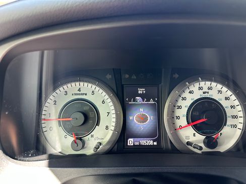 Used 2015 Toyota Sienna SE Premium image 16